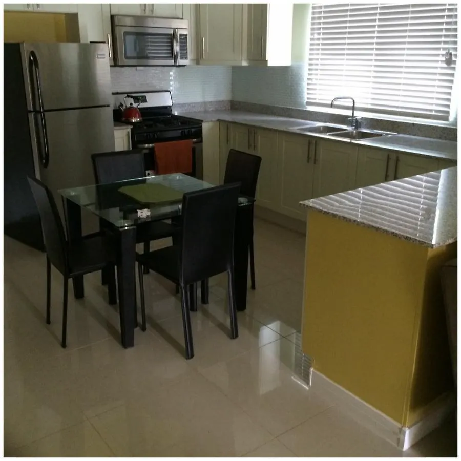 Caymanas Estate Two Bedroom ,Gate Community Ellis Caymanas Prázdninový dům